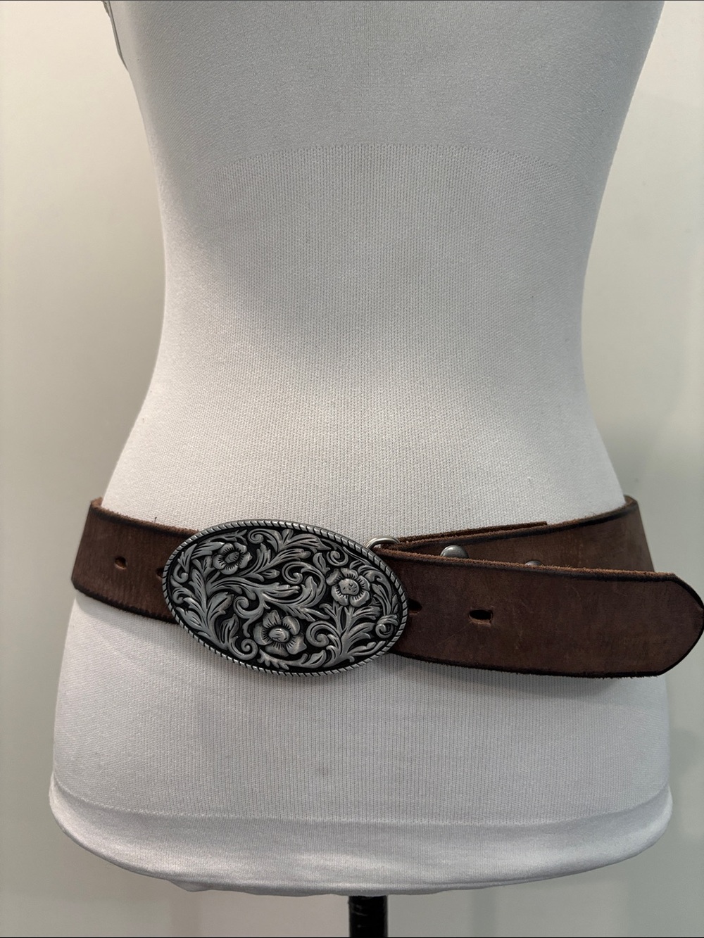 Full Grain Brown Leather Belt with Ornate Silver-Tone Floral Buckle - Picture 2 of 16